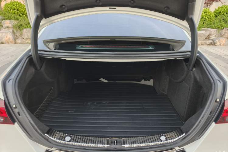 Used Mercedes-Benz E-Class 2022 E 300 L Sporty and Stylish Model Trunk