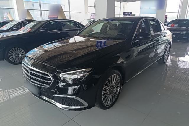 Ojetý Mercedes-Benz E-Class 2023 Updated E 300 L Fashion Edition