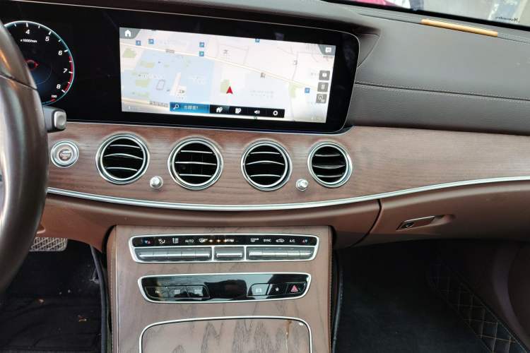 Used Mercedes-Benz E-Class 2023 Updated E 300 L Fashion Edition Audio And AC Panel