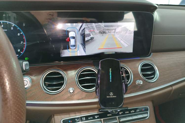 Used Mercedes-Benz E-Class 2023 Updated E 300 L Fashion Edition Audio And AC Panel