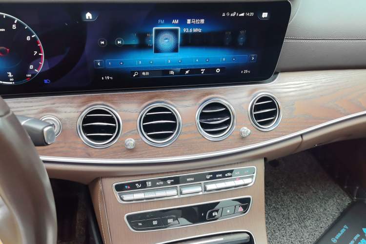 Used Mercedes-Benz E-Class 2023 Updated E 300 L Fashion Edition Audio And AC Panel