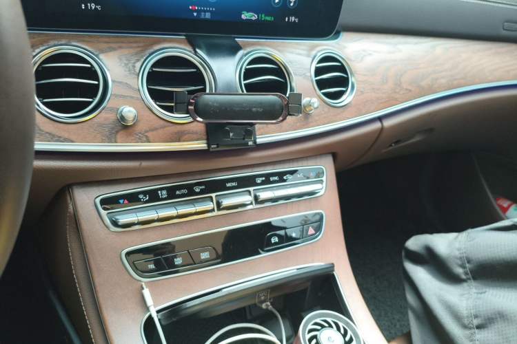Used Mercedes-Benz E-Class 2023 Updated E 300 L Luxury Edition Audio And AC Panel