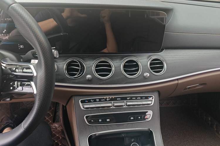 Used Mercedes-Benz E-Class 2023 E 260 L Sport Edition Audio And AC Panel