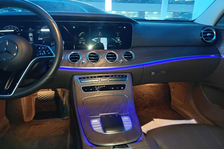 Used Mercedes-Benz E-Class 2023 Updated E 300 L Fashion Edition Audio And AC Panel