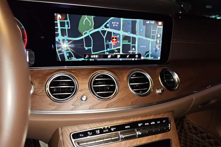 Used Mercedes-Benz E-Class 2023 Updated E 300 L Fashion Edition Audio And AC Panel