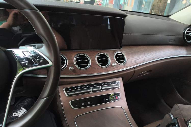 Used Mercedes-Benz E-Class 2023 Updated E 300 L Luxury Edition Audio And AC Panel