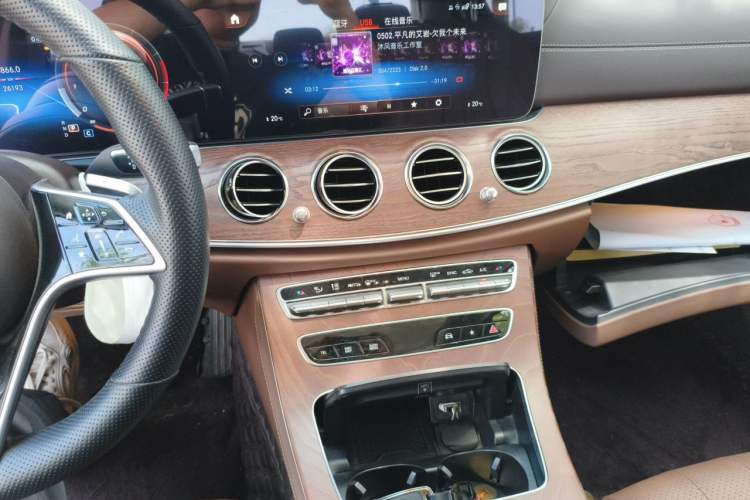 Used Mercedes-Benz E-Class 2023 Updated E 300 L Fashion Edition Audio And AC Panel