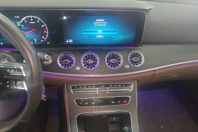 Used Mercedes-Benz E-Class 2023 Restyled E 300 L Sport Luxury Edition Audio And AC Panel