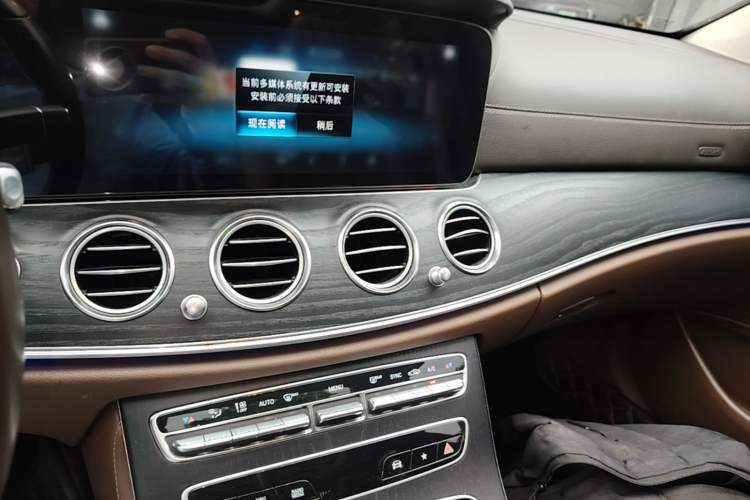 Used Mercedes-Benz E-Class 2023 E 260 L Audio And AC Panel