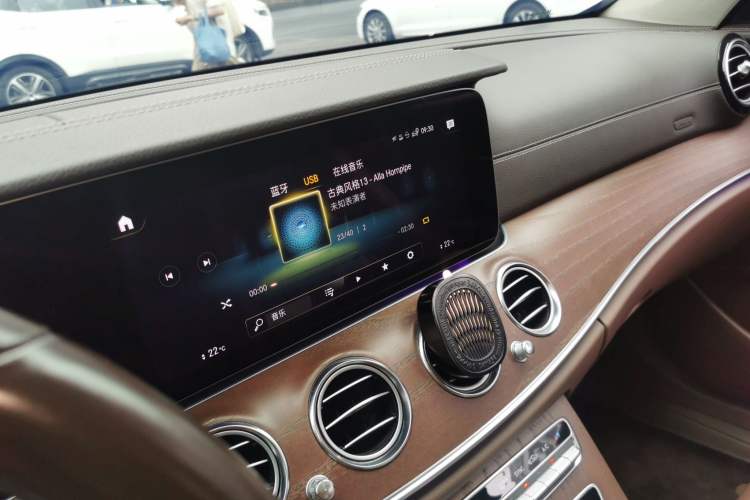 Used Mercedes-Benz E-Class 2023 Updated E 300 L Fashion Edition Audio And AC Panel
