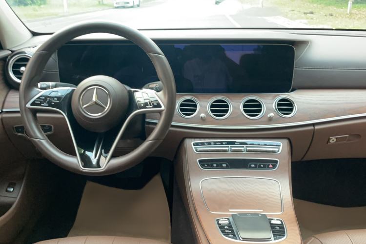 Used Mercedes-Benz E-Class 2023 Updated E 300 L Fashion Edition Audio And AC Panel