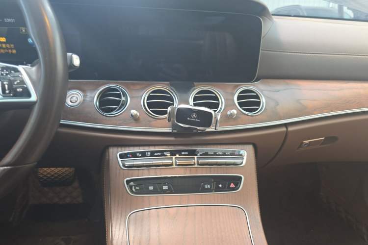 Used Mercedes-Benz E-Class 2023 Updated E 300 L Luxury Edition Audio And AC Panel