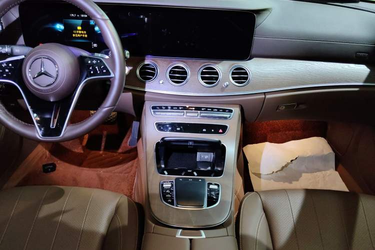 Used Mercedes-Benz E-Class 2023 Updated E 300 L Fashion Edition Audio And AC Panel