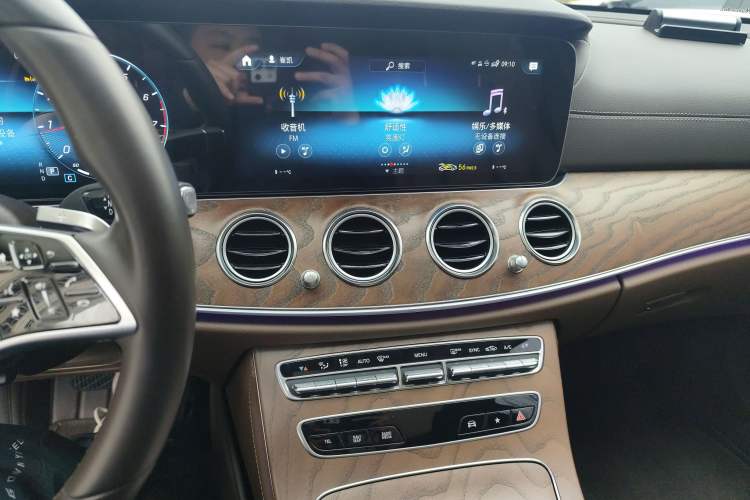 Used Mercedes-Benz E-Class 2023 E 260 L Audio And AC Panel