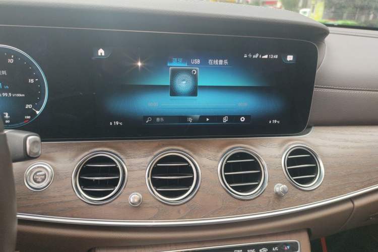 Used Mercedes-Benz E-Class 2023 Updated E 300 L Fashion Edition Audio And AC Panel