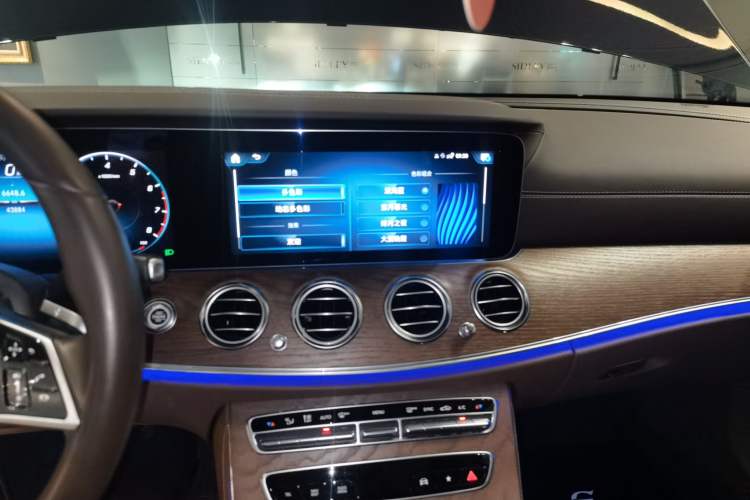 Used Mercedes-Benz E-Class 2023 Updated E 300 L Fashion Edition Audio And AC Panel