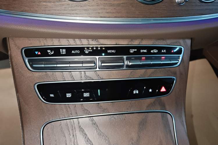 Used Mercedes-Benz E-Class 2023 Updated E 300 L Fashion Edition Audio And AC Panel