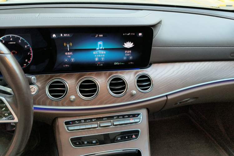 Used Mercedes-Benz E-Class 2023 Updated E 300 L Luxury Edition Audio And AC Panel