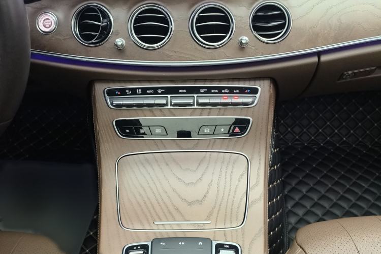 Used Mercedes-Benz E-Class 2023 Updated E 300 L Fashion Edition Audio And AC Panel