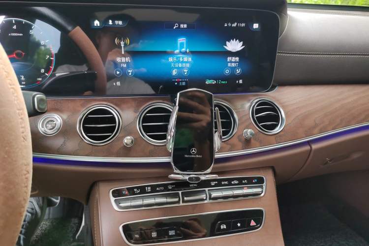 Used Mercedes-Benz E-Class 2023 Updated E 300 L Luxury Edition Audio And AC Panel