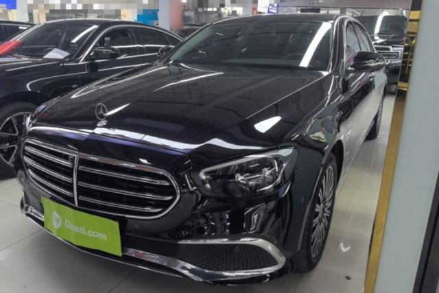 Ojetý Mercedes-Benz E-Class 2023 Updated E 300 L Luxury Edition