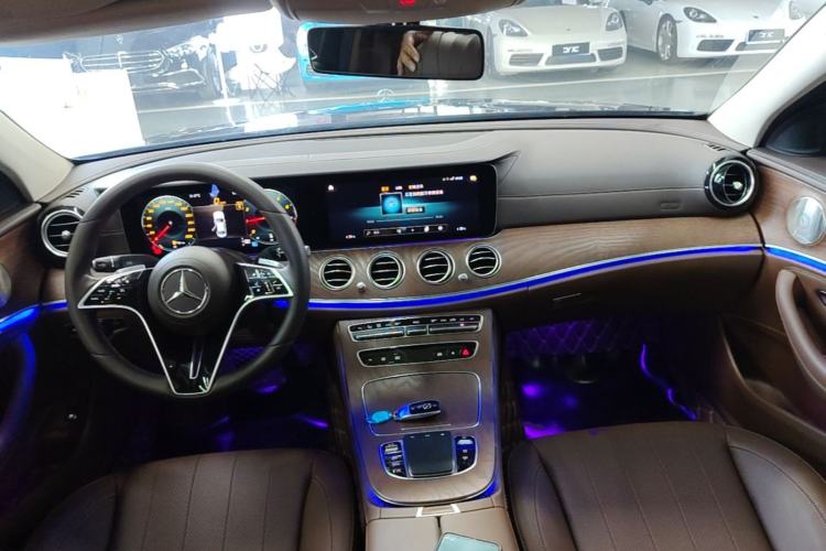 Used Mercedes-Benz E-Class 2023 E 300 L Luxury Model Center Console