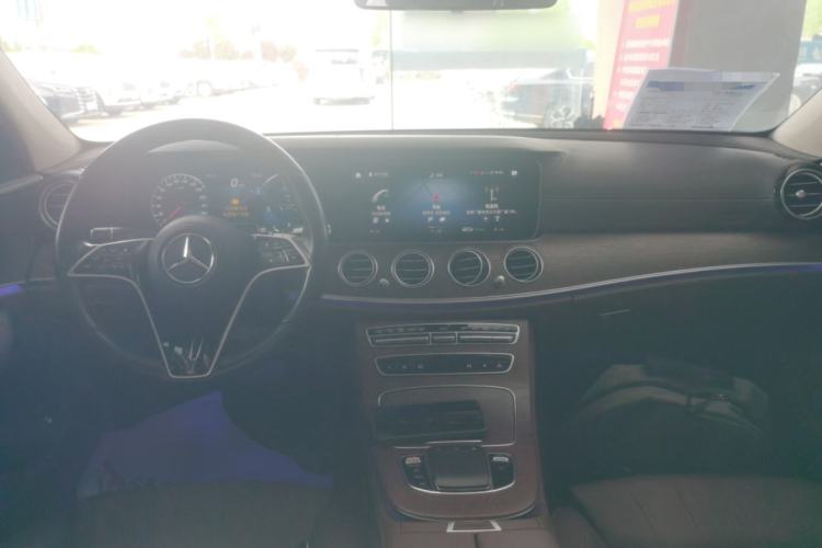 Used Mercedes-Benz E-Class 2023 E 260 L Center Console