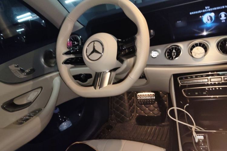 Used Mercedes-Benz E-Class 2023 E 260 Coupe Center Console