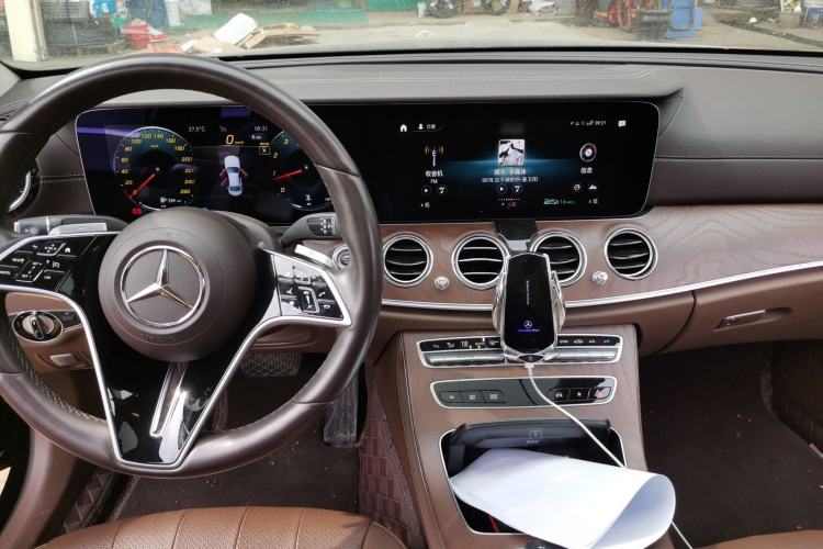 Used Mercedes-Benz E-Class 2023 Updated E 300 L Fashion Edition Center Console