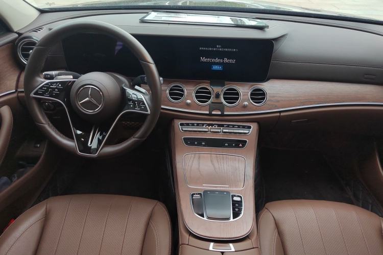 Used Mercedes-Benz E-Class 2023 E 300 L Sport Luxury Edition Center Console