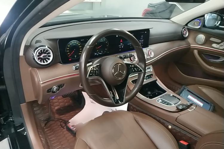 Used Mercedes-Benz E-Class 2023 Updated E 300 L Luxury Edition Center Console