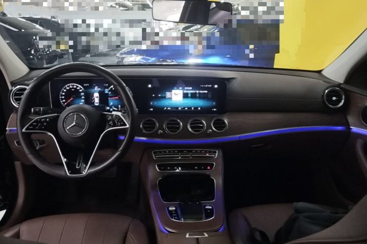 Used Mercedes-Benz E-Class 2023 Updated E 300 L Fashion Edition Center Console