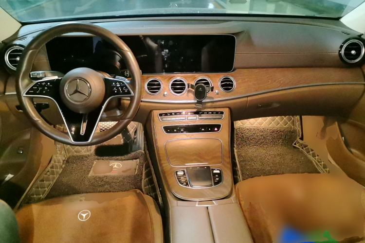 Used Mercedes-Benz E-Class 2023 E 300 L Luxury Model Center Console