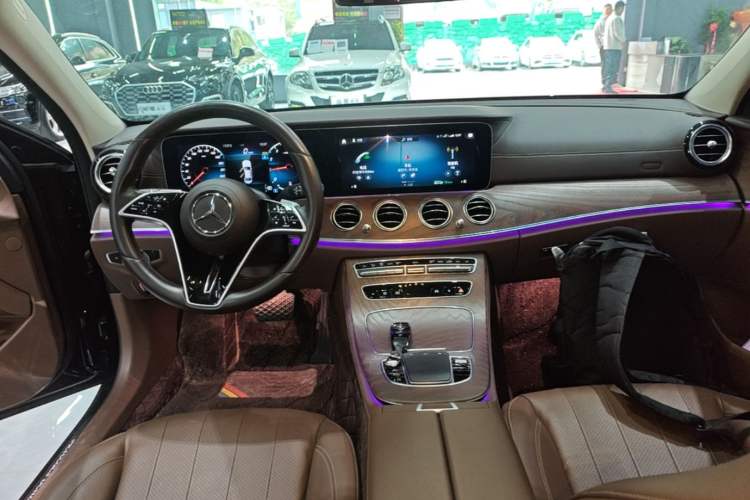 Used Mercedes-Benz E-Class 2023 Updated E 300 L Fashion Edition Center Console