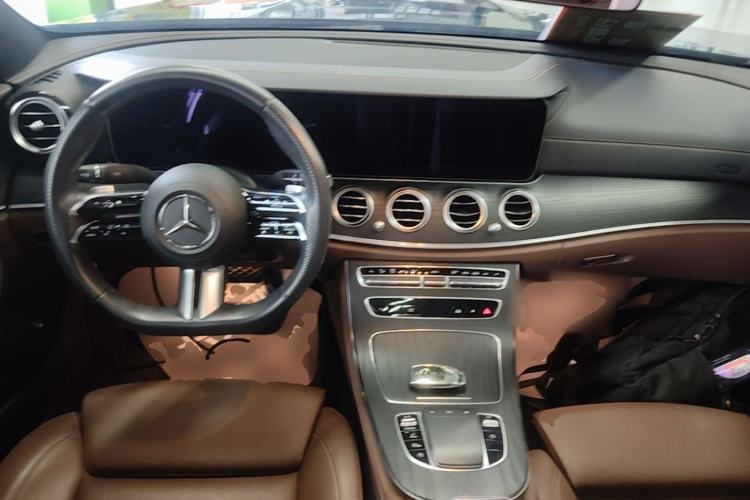 Used Mercedes-Benz E-Class 2023 E 260 L Sport Edition Center Console