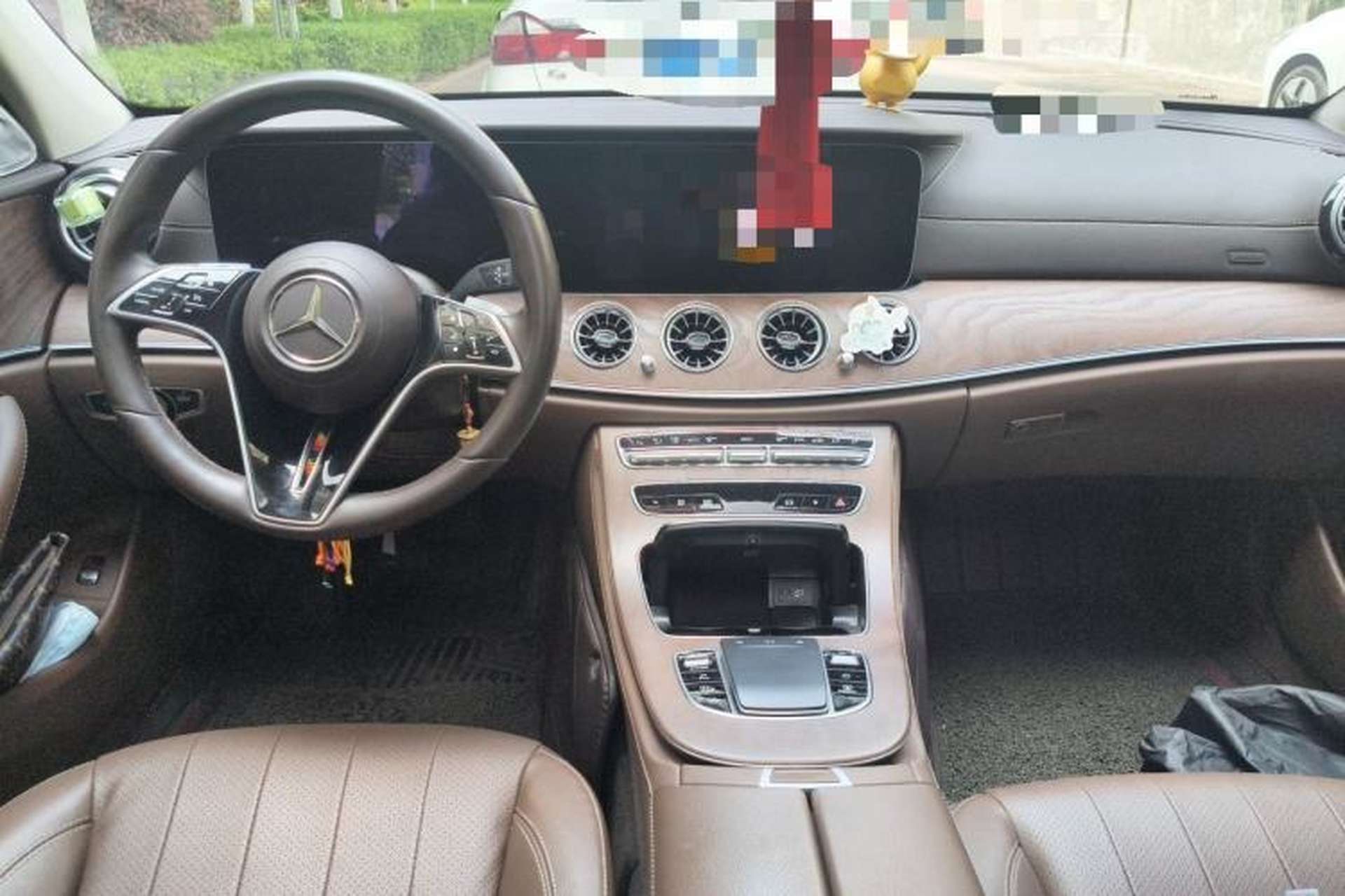 Used Mercedes-Benz E-Class 2023 E 300 L Luxury Model Center Console