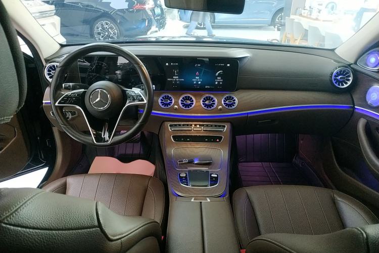 Used Mercedes-Benz E-Class 2023 Updated E 300 L Fashion Edition Center Console