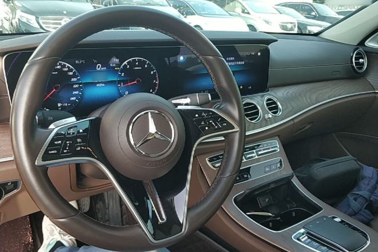 Used Mercedes-Benz E-Class 2023 E 300 L Stylish Model Center Console