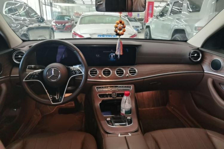 Used Mercedes-Benz E-Class 2023 Updated E 300 L Fashion Edition Center Console
