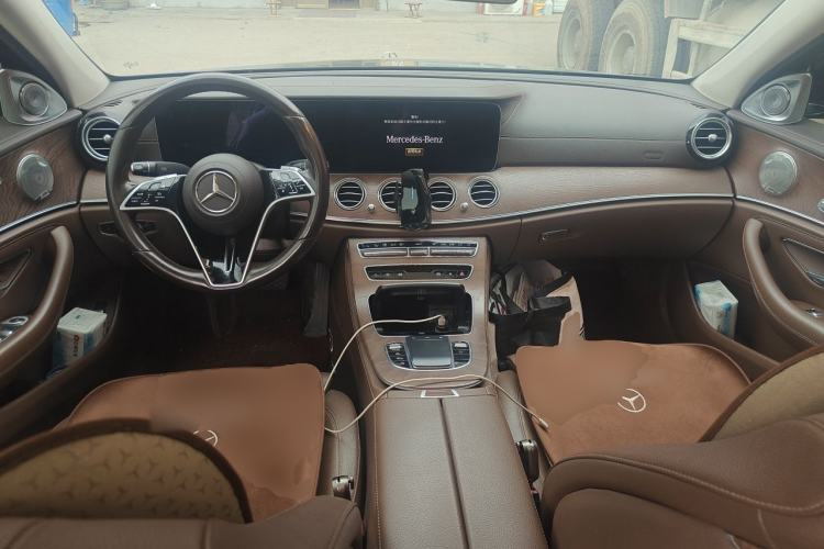 Used Mercedes-Benz E-Class 2023 E 260 L Center Console
