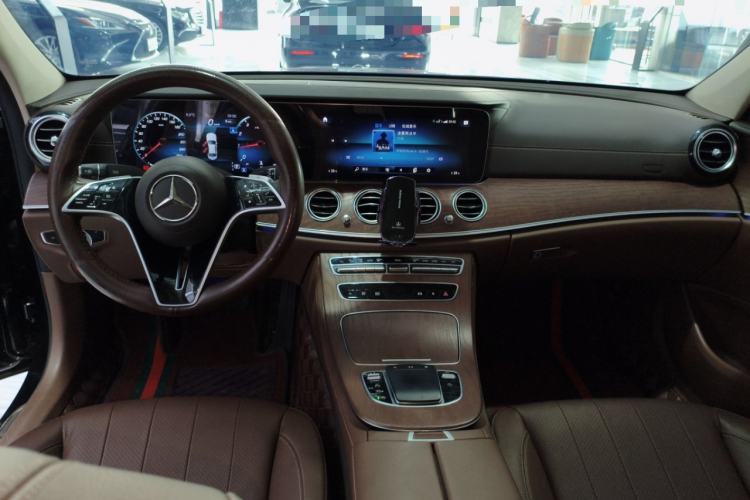 Used Mercedes-Benz E-Class 2023 Updated E 300 L Fashion Edition Center Console