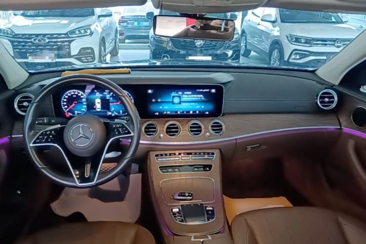 Used Mercedes-Benz E-Class 2023 Updated E 300 L Fashion Edition Center Console