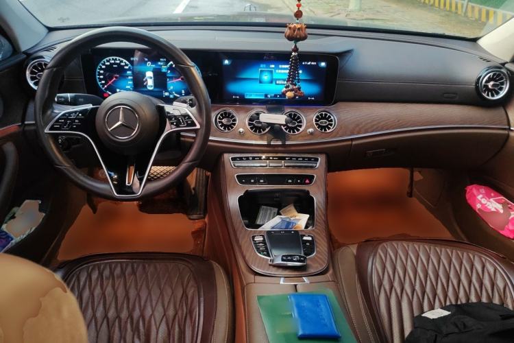 Used Mercedes-Benz E-Class 2023 Updated E 300 L Fashion Edition Center Console