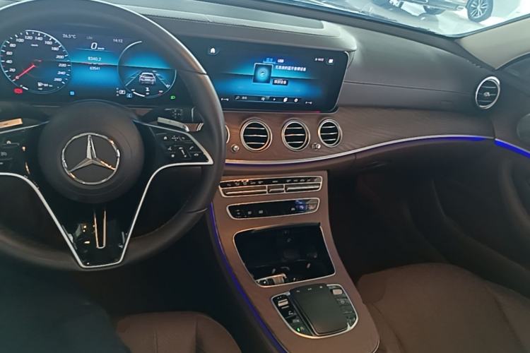 Used Mercedes-Benz E-Class 2023 Updated E 300 L Fashion Edition Center Console