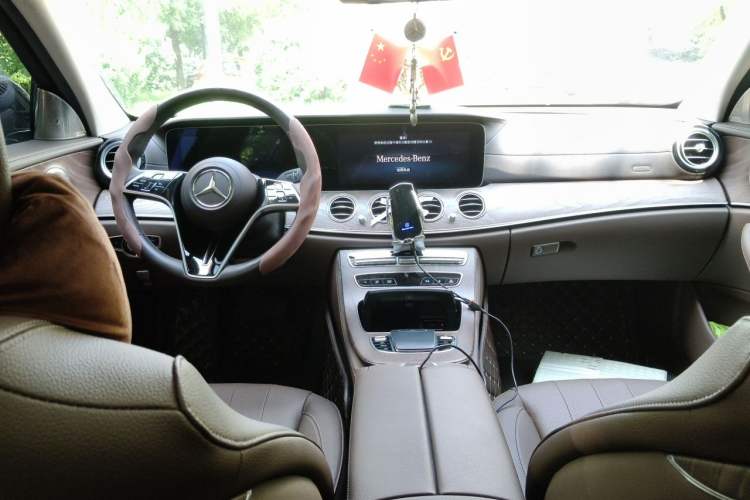 Used Mercedes-Benz E-Class 2023 Updated E 300 L Fashion Edition Center Console