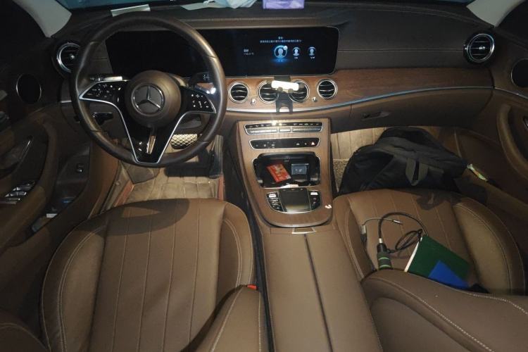 Used Mercedes-Benz E-Class 2023 Updated E 300 L Fashion Edition Center Console