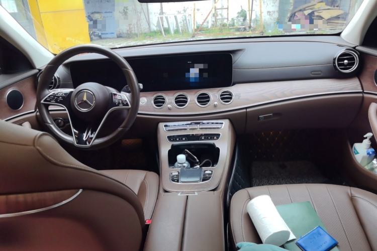 Used Mercedes-Benz E-Class 2023 Updated E 300 L Fashion Edition Center Console
