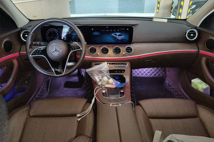 Used Mercedes-Benz E-Class 2023 Facelift E 260 L Center Console
