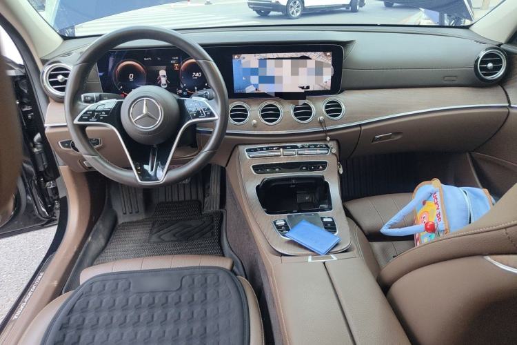 Used Mercedes-Benz E-Class 2023 Facelift E 260 L 4MATIC Center Console