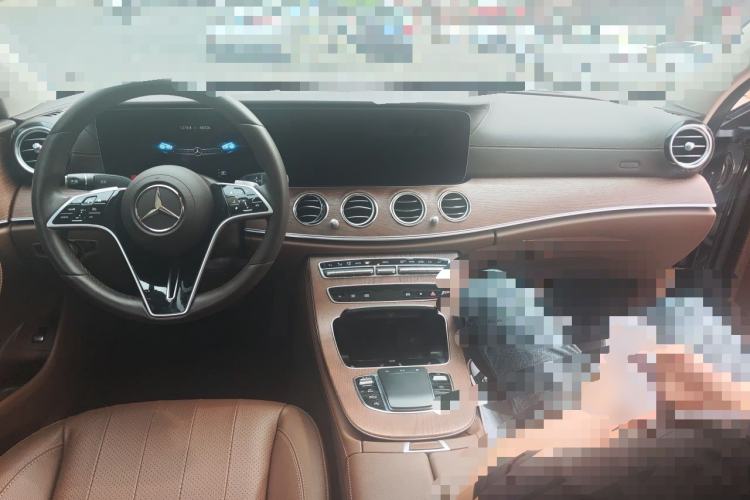 Used Mercedes-Benz E-Class 2023 Updated E 300 L Fashion Edition Center Console